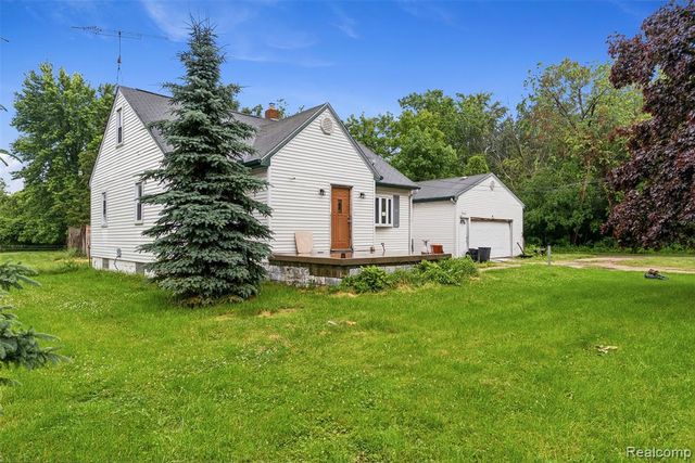 5121 Lippincott Boulevard, Burton, MI 48519