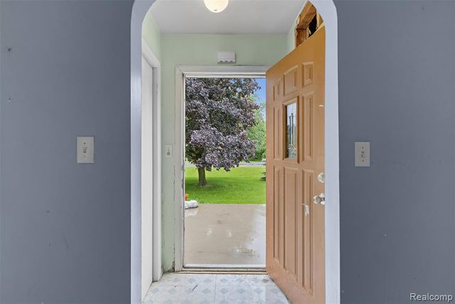 5121 Lippincott Boulevard, Burton, MI 48519