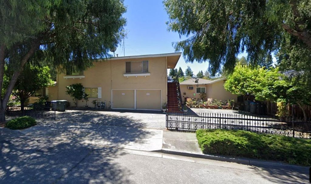 Image 8 of property listing at 284 Elmwood Street, Mountain View, CA 94043