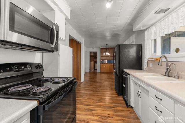 402 N 10th Street, Elma, WA 98541