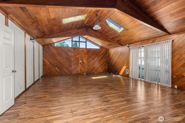 402 N 10th Street, Elma, WA 98541