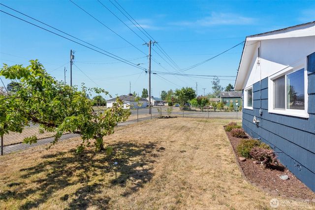 402 N 10th Street, Elma, WA 98541
