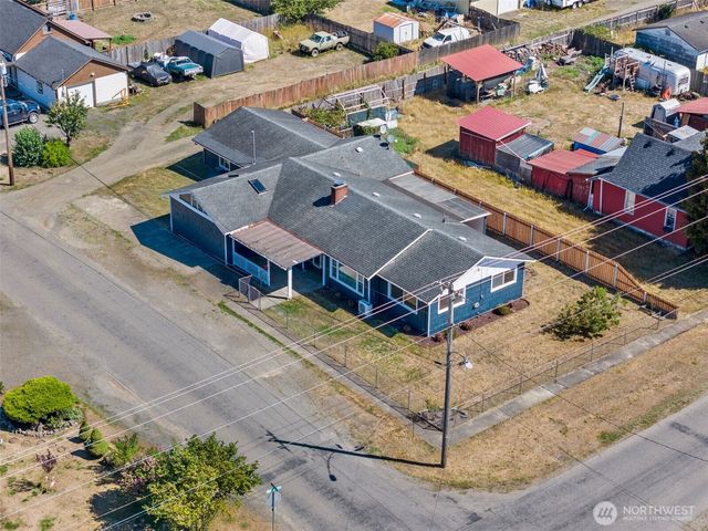 402 N 10th Street, Elma, WA 98541