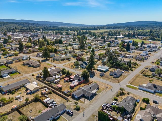 402 N 10th Street, Elma, WA 98541