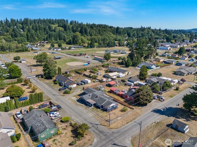 402 N 10th Street, Elma, WA 98541