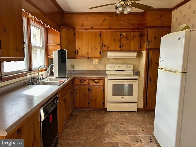 2506 STATE RD, Croydon, PA 19021