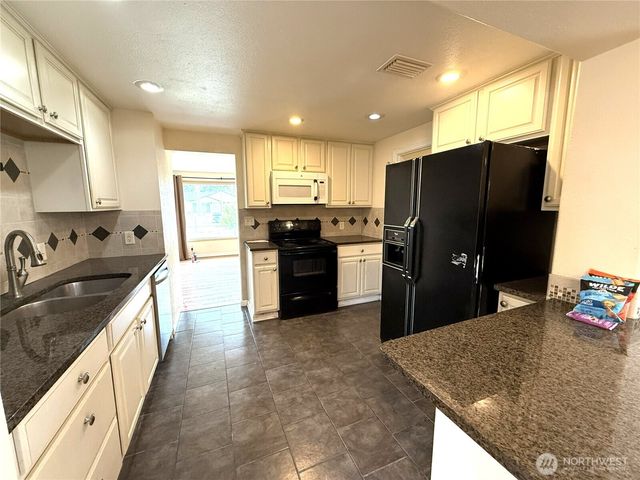 10517 Addison Street SW, Lakewood, WA 98499