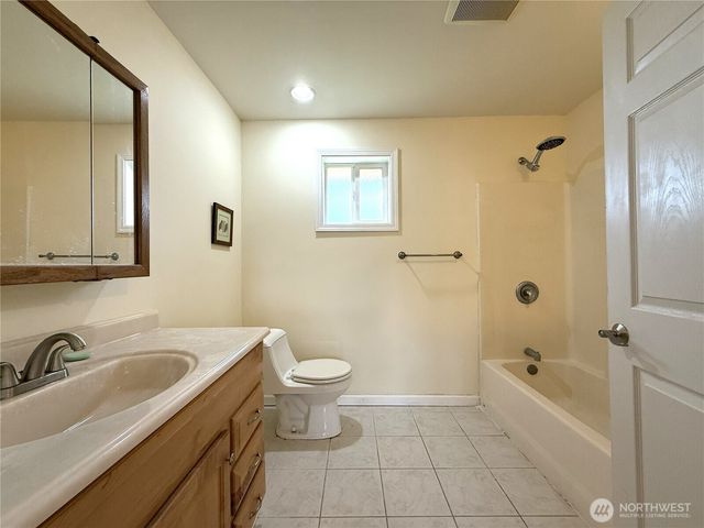 10517 Addison Street SW, Lakewood, WA 98499