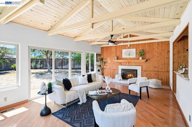 6360 Shorewood Ct, Pleasanton, CA 94588