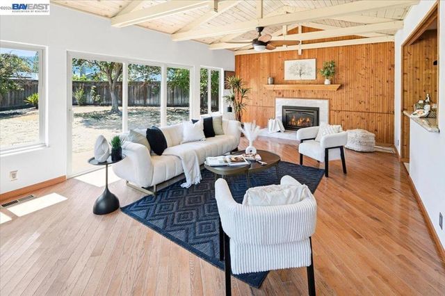 6360 Shorewood Ct, Pleasanton, CA 94588