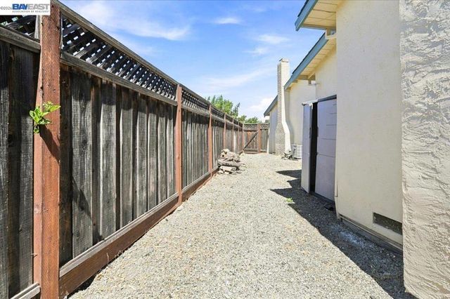 6360 Shorewood Ct, Pleasanton, CA 94588