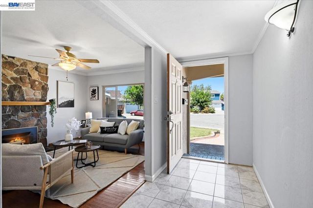 6360 Shorewood Ct, Pleasanton, CA 94588