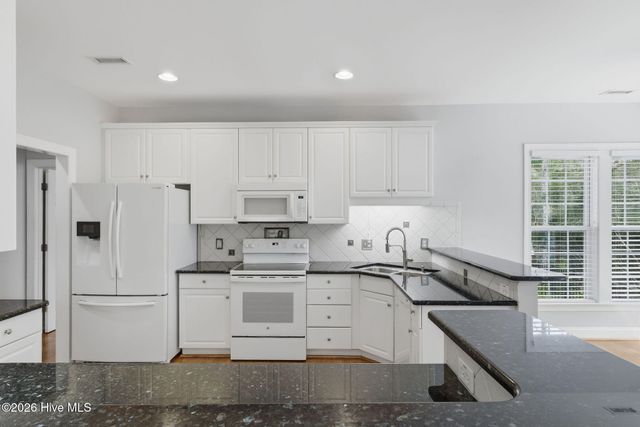 487 Broomsedge Court SE, Bolivia, NC 28422