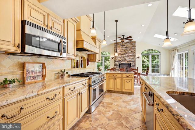 736 SUMMIT AVE, Philadelphia, PA 19128