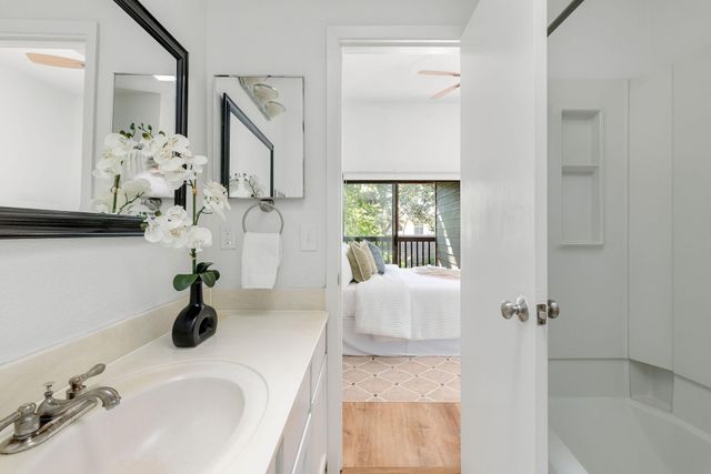 2215 Post RD 1034, Austin, TX 78704