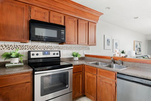 2215 Post RD 1034, Austin, TX 78704