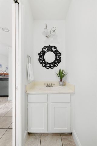 2215 Post RD 1034, Austin, TX 78704