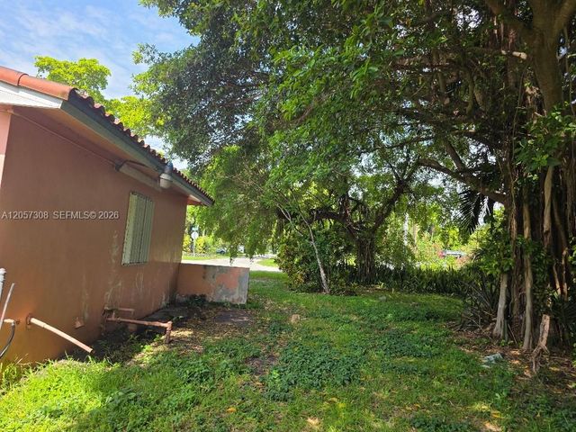 881 Albatross St, Miami Springs, FL 33166
