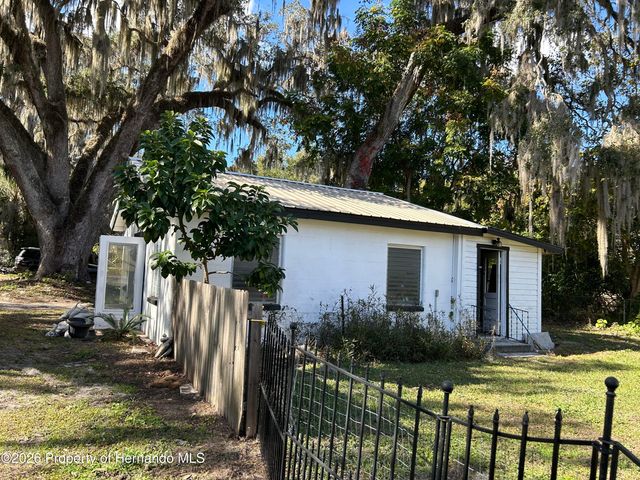 221 N Line Avenue, Inverness, FL 34450