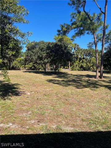 1095 Pine Isle LN 1095, Naples, FL 34112