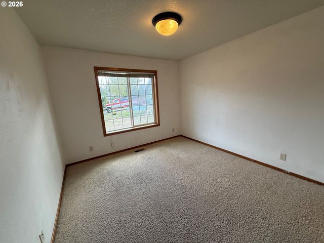 736 JUDITH Ct, St Helens, OR 97051
