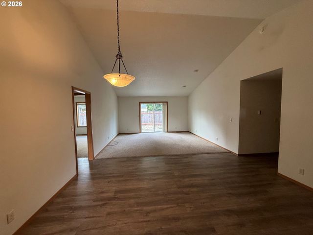 736 JUDITH Ct, St Helens, OR 97051