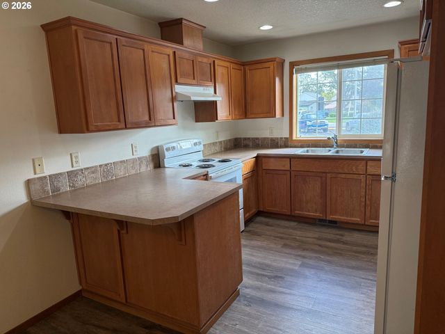 736 JUDITH Ct, St Helens, OR 97051