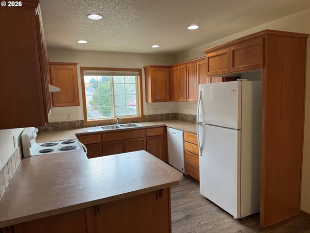 736 JUDITH Ct, St Helens, OR 97051
