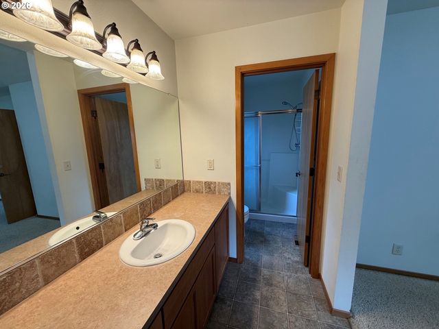 736 JUDITH Ct, St Helens, OR 97051