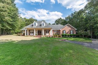 72 Brookline Dr, Hattiesburg, MS 39402