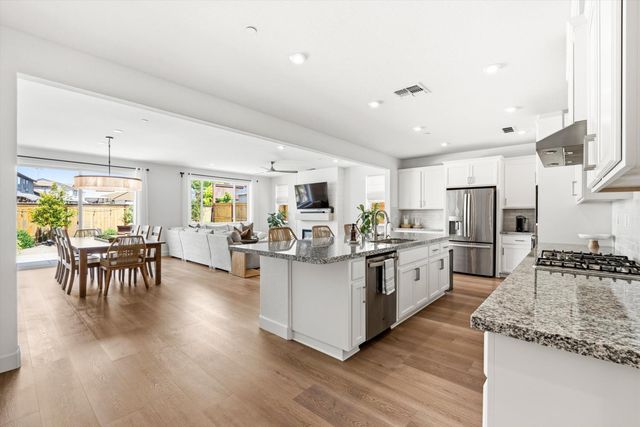 4616 S Hills Dr, Folsom, CA 95630