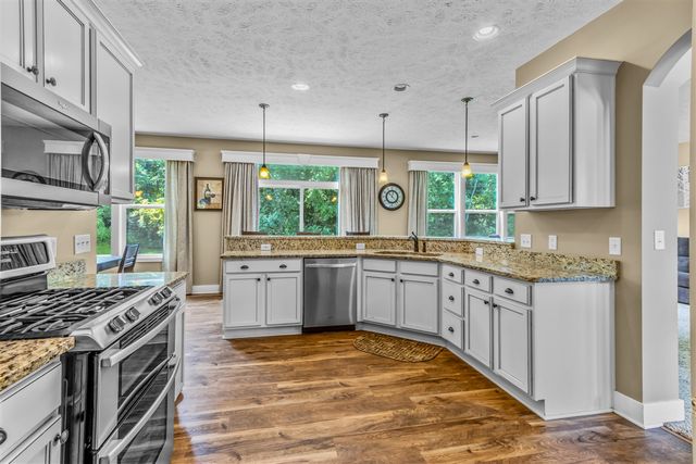 2852 N Saddle Ridge Court, Rockford, MI 49341