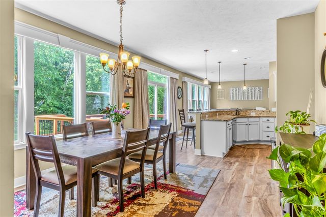 2852 N Saddle Ridge Court, Rockford, MI 49341