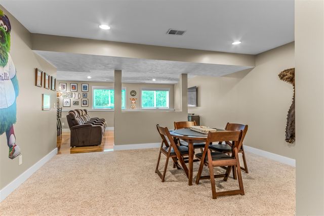 2852 N Saddle Ridge Court, Rockford, MI 49341