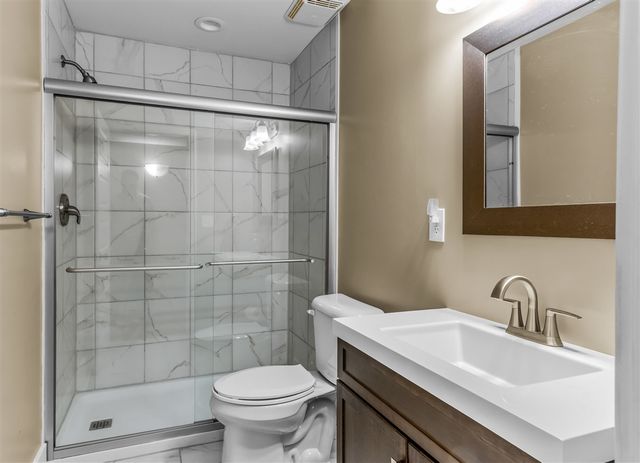 2852 N Saddle Ridge Court, Rockford, MI 49341
