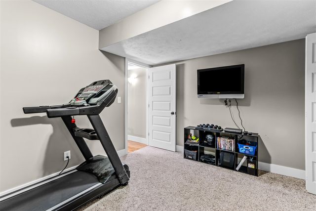 2852 N Saddle Ridge Court, Rockford, MI 49341