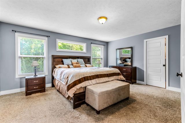 2852 N Saddle Ridge Court, Rockford, MI 49341