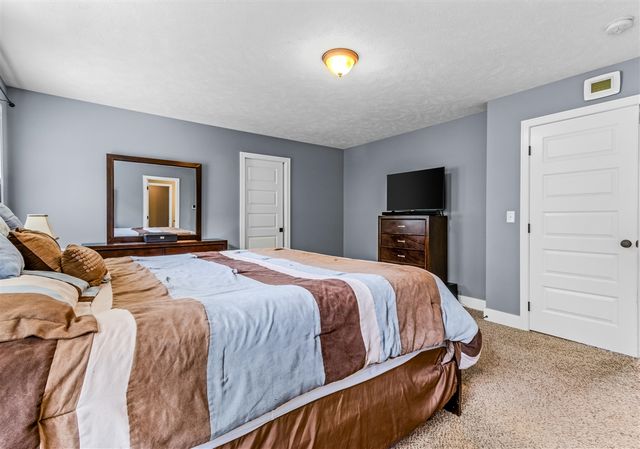 2852 N Saddle Ridge Court, Rockford, MI 49341