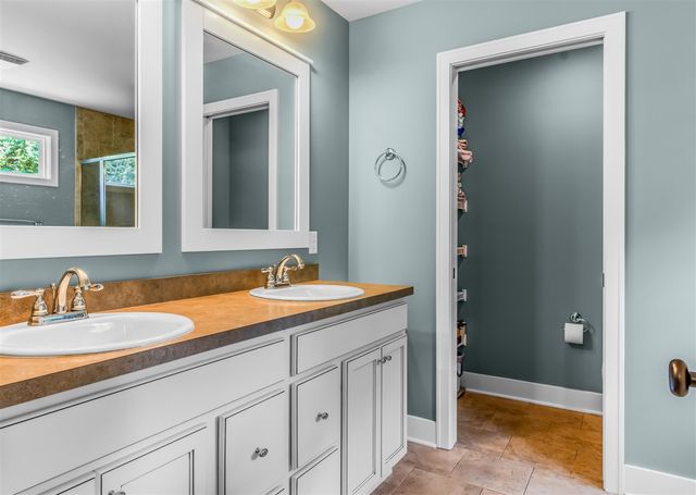 2852 N Saddle Ridge Court, Rockford, MI 49341