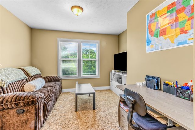 2852 N Saddle Ridge Court, Rockford, MI 49341