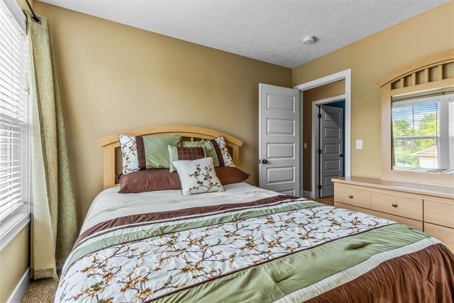2852 N Saddle Ridge Court, Rockford, MI 49341