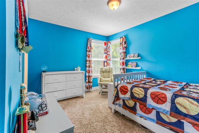 2852 N Saddle Ridge Court, Rockford, MI 49341