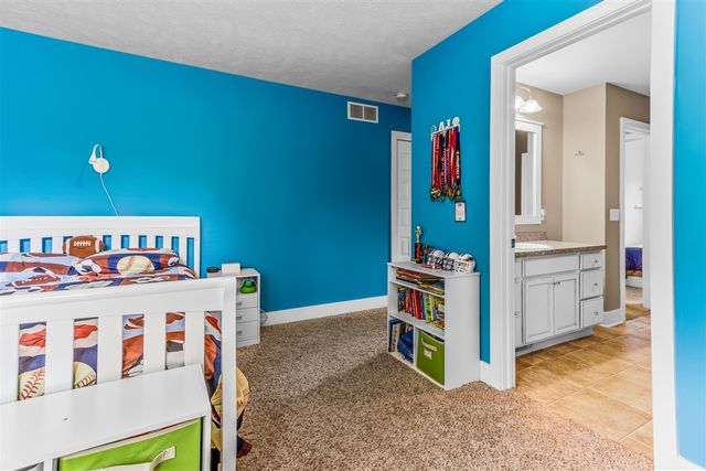 2852 N Saddle Ridge Court, Rockford, MI 49341