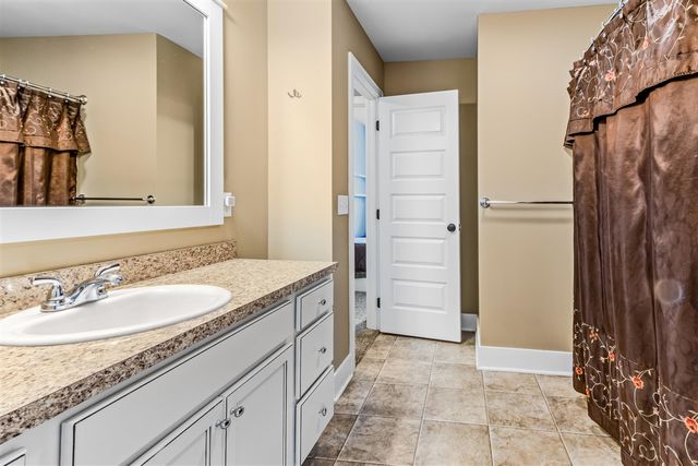 2852 N Saddle Ridge Court, Rockford, MI 49341