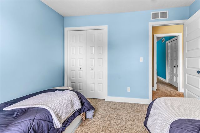 2852 N Saddle Ridge Court, Rockford, MI 49341