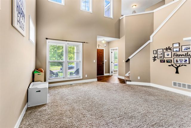 2852 N Saddle Ridge Court, Rockford, MI 49341