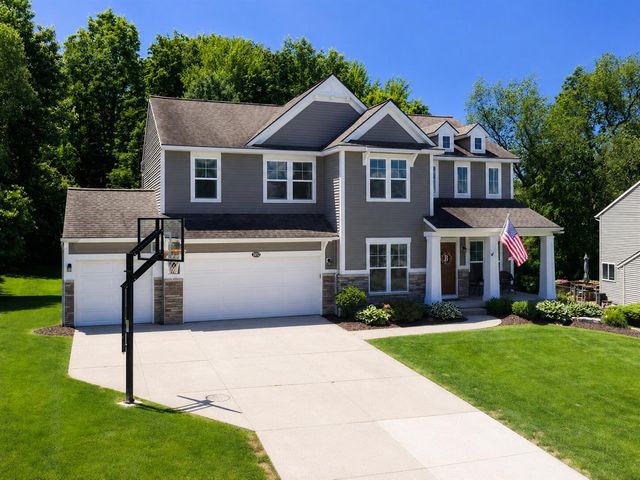 2852 N Saddle Ridge Court, Rockford, MI 49341