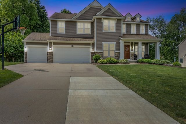 2852 N Saddle Ridge Court, Rockford, MI 49341