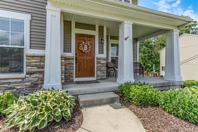 2852 N Saddle Ridge Court, Rockford, MI 49341