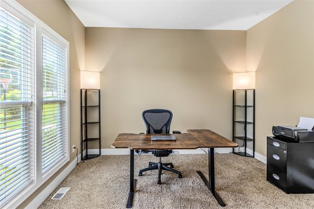 2852 N Saddle Ridge Court, Rockford, MI 49341
